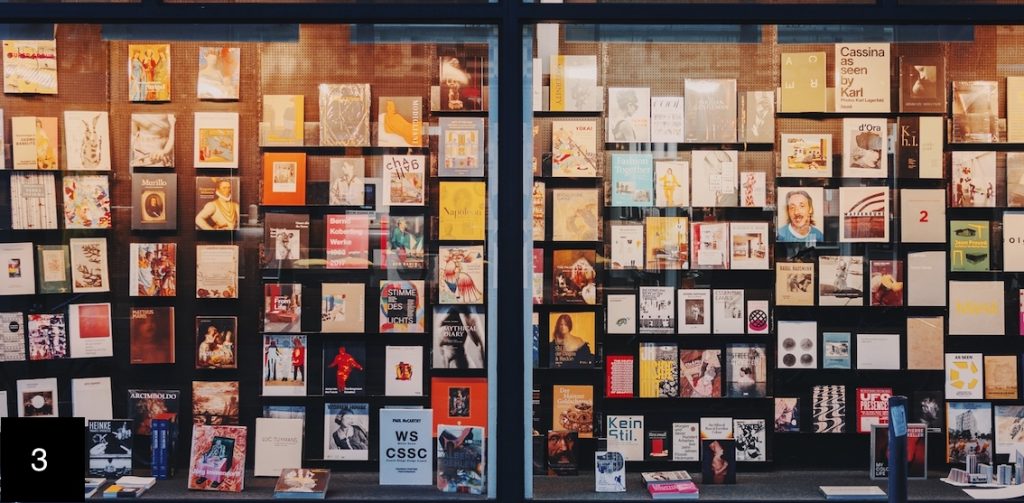 Allestimento vetrina libreria